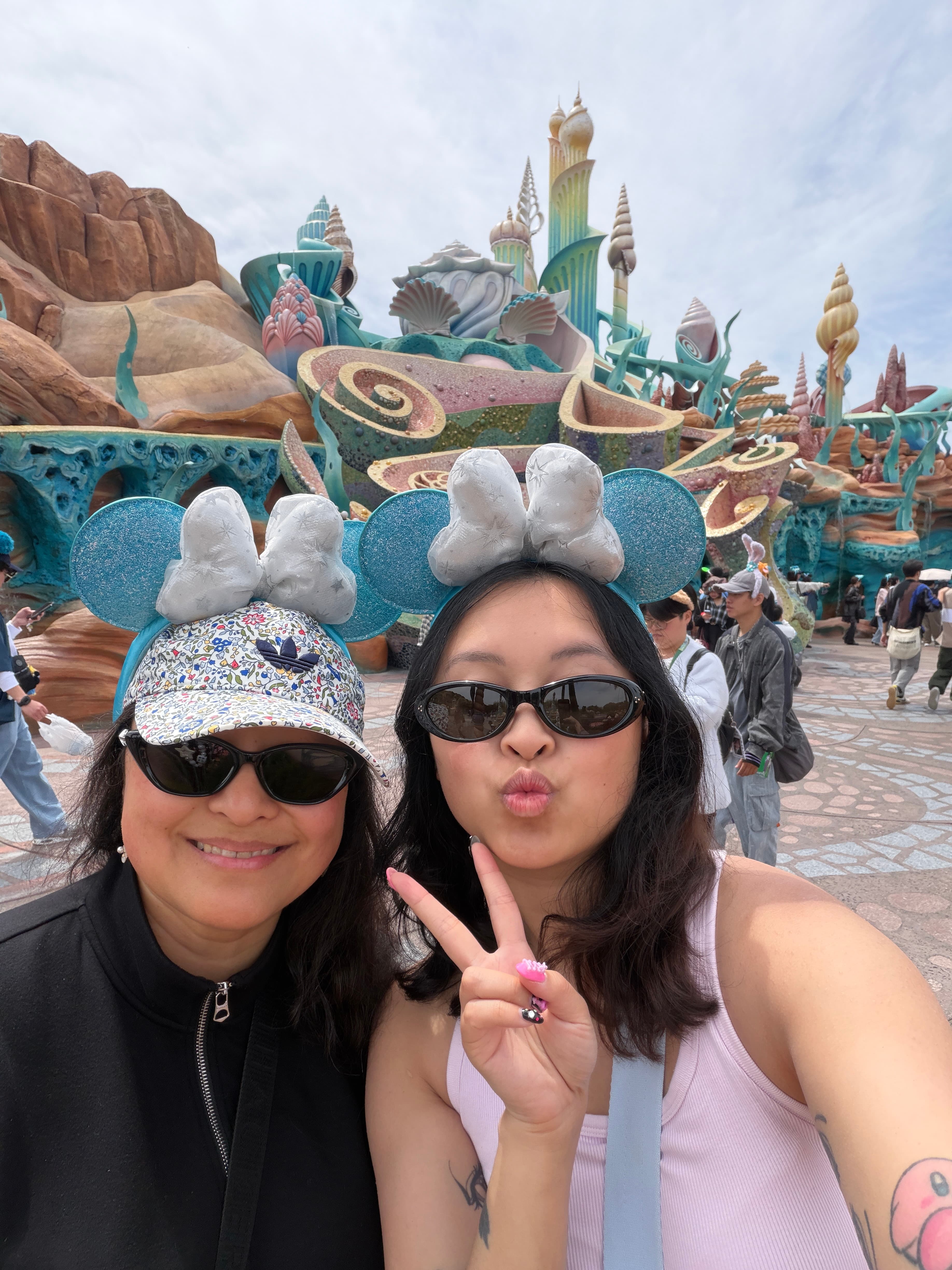 ariel area w/ hannah mom